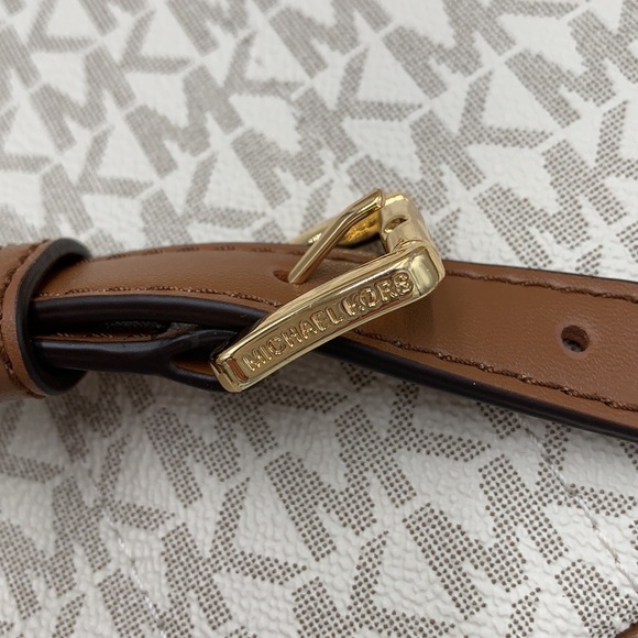 MICHAEL KORS Kenly Medium Backpack Signature Vanilla Bag - Picture 6 of 16